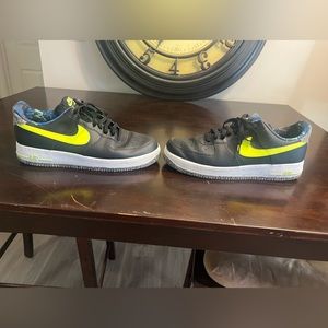 Used Air Force 1 - Black Volt - Great condition